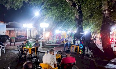 Jailson Leão canta suas melodias no Parque das Árvores