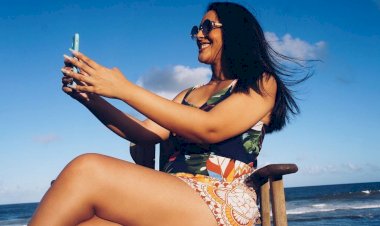 Blogueira Dionísia Paiva passou por um grande susto após o secador pegar fogo