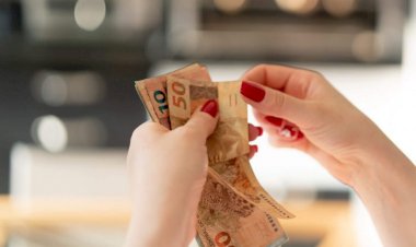 Sancionada lei que abre crédito consignado para beneficiários de auxílios e amplia para celetistas