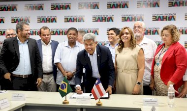 ÁUDIO: Governador assina decreto que garante a progressão de carreira para mais de dez mil profissionais da área de saúde