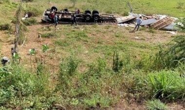 Tragédia na Rodovia BR-030: Capotamento deixa uma pessoa morta e outra ferida