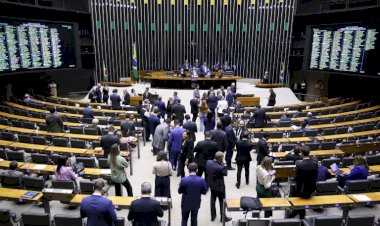 Câmara pode votar projeto que pune escolas que não aceitarem matrícula de alunos