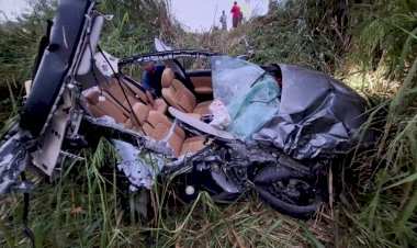 Secretário de Governo de Itapetinga e empresário sobrevivem a grave acidente na BA-263; carro capotou após colisão com animal na pista