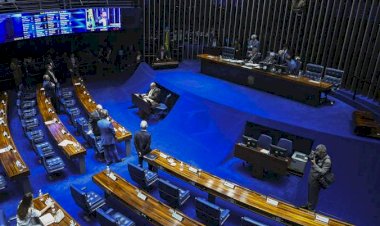 Senadores contra aumento do número de deputados pedem veto de Lula