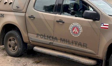 Mulher flagra marido com outro homem e é presa por atacar esposo com golpes de faca
