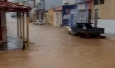 Temporal com mais de 120 mm de chuva causa alagamentos em Iuiú