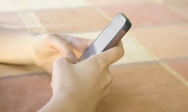 Restrição de redes sociais para menores avança no mundo e pressiona Brasil por regras mais rígidas