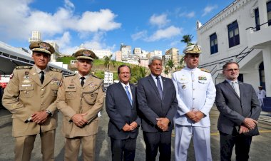 No Distrito Naval, Governo do Estado e Marinha do Brasil celebram o 2 de Julho com o hasteamento da bandeira