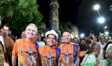 No Oeste, ACM Neto participa da procissão do Bom Jesus da Lapa e projeta dias melhores para a Bahia