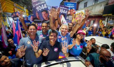 ACM Neto lota ruas do Subúrbio em mega caminhada e moradores reconhecem legado de obras na região