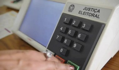 TSE conclui assinatura digital e lacra sistemas das urnas eletrônicas