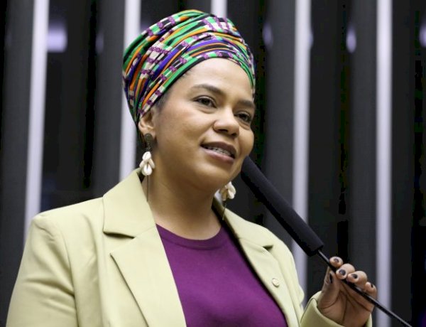 Deputada defende votação de propostas para proteger crianças e adolescentes na internet; ouça a entrevista