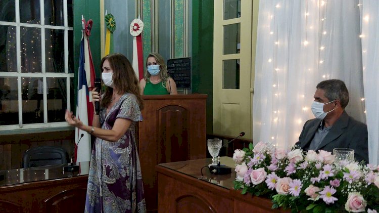 Caetiteense lança livro “Do Amor e do Amar” em Caetité