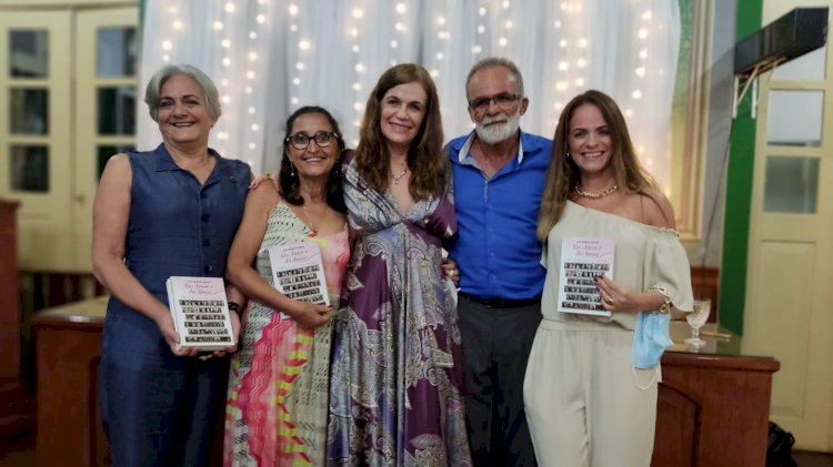 Caetiteense lança livro “Do Amor e do Amar” em Caetité