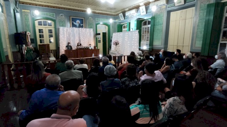 Caetiteense lança livro “Do Amor e do Amar” em Caetité