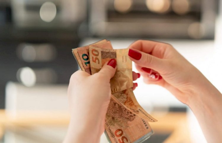 Sancionada lei que abre crédito consignado para beneficiários de auxílios e amplia para celetistas