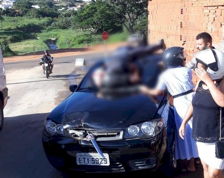 PM registra acidente entre carro e moto com vítima não fatal em Caetité