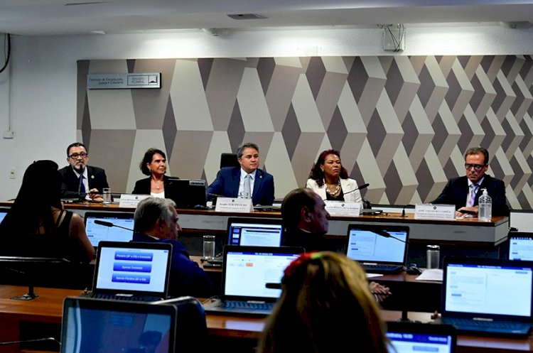 Debatedores apoiam proposta de tolerância zero para porte de drogas