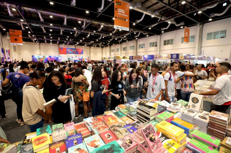 Estudantes e educadores da rede estadual movimentam Bienal do Livro da Bahia