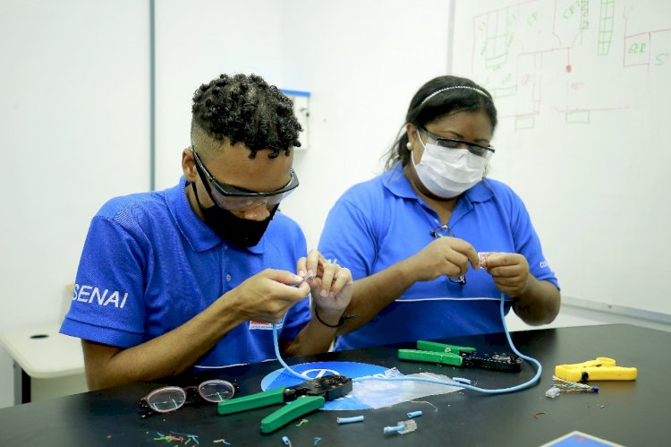 Bahia precisará qualificar 574 mil profissionais até 2027, aponta Senai