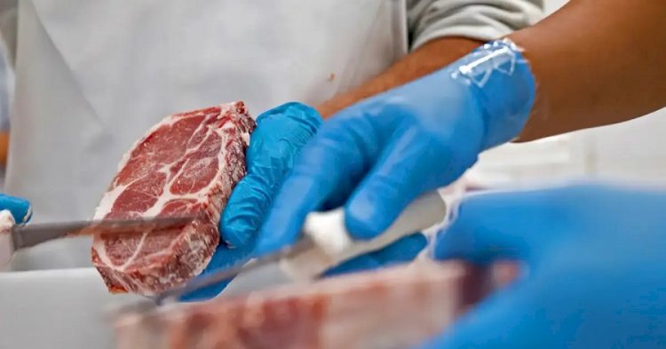 Puxada por aumentos de preços das carnes e energia, inflação acelera 0,56?stoura teto da meta em 12 meses