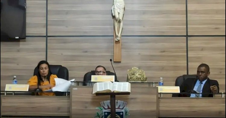 Câmara afasta prefeita de Santo Amaro e abre processo de cassação; presidente da Casa contesta decisão