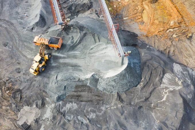 Mineradora britânica investe bilhões no Brasil para explorar 8 mil toneladas de ouro por dia e gerar milhares de empregos