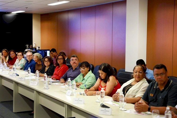 Bahia avança na implementação da Lei do Celular nas escolas estaduais