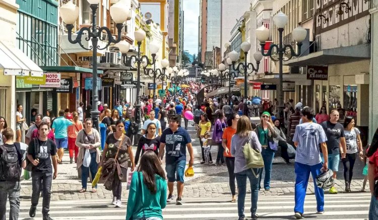 Trabalho aos domingos e feriados terá novas regras a partir de julho; o que muda