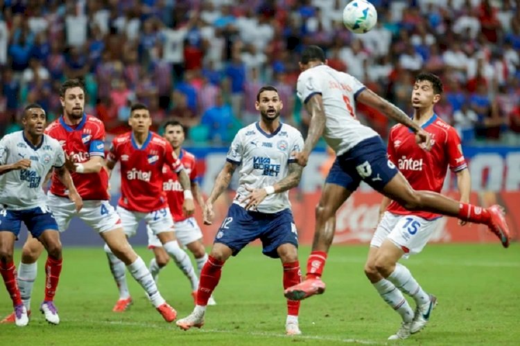 Bahia leva virada do Nacional e perde a primeira dentro de casa na Libertadores