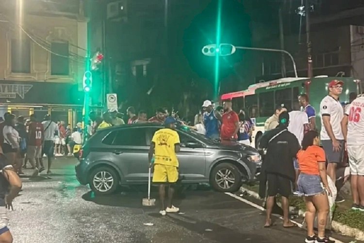 Cinco torcedores são atropelados perto da Fonte Nova após BaVi
