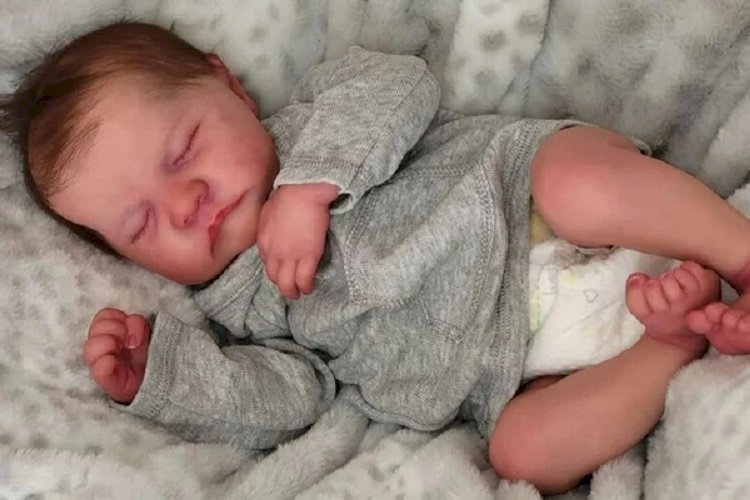 Mulher leva bebê reborn para posto de vacinação, e atendimento é recusado