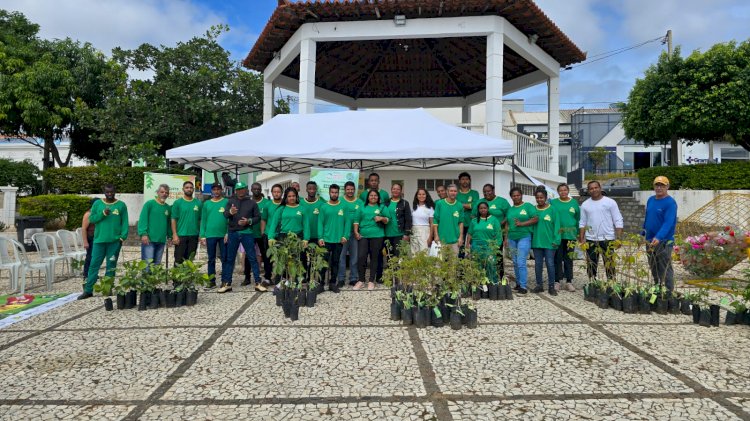 Troca de garrafas por mudas mobiliza moradores de Caetité e Licínio de Almeida no Dia do Meio Ambiente