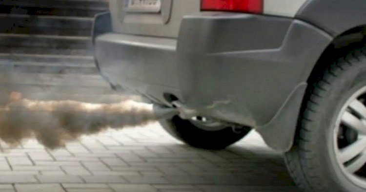 Homem morre após suspeita de intoxicação por monóxido de carbono dentro de carro em garagem fechada, em 7 de Abril