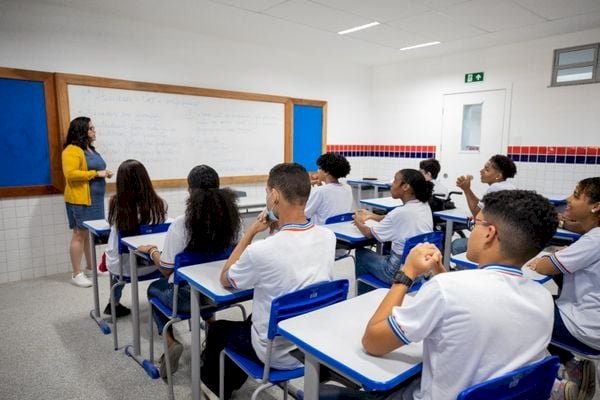 Alba aprova projeto de abono aos professores; saiba quando será pago