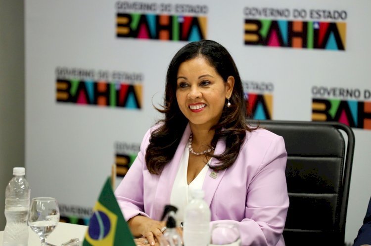 Reitora da UNEB é reconduzida ao cargo