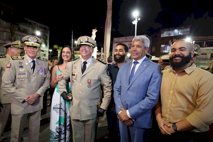 Bicentenário da PMBA é celebrado com homenagens, medalhas e monumento histórico em Salvador