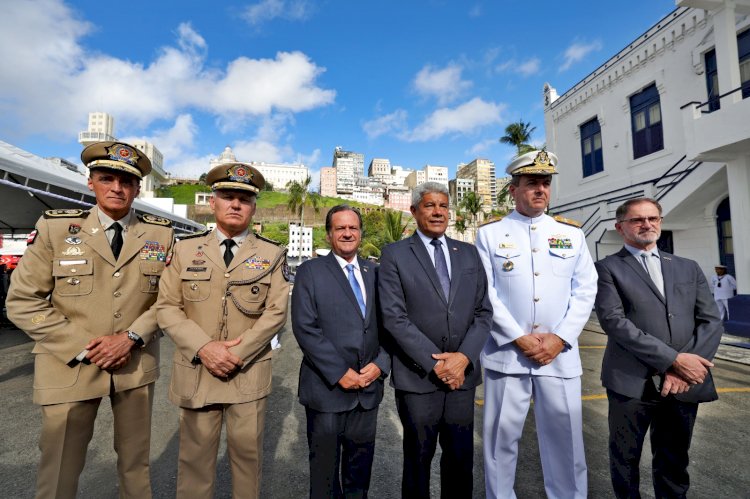No Distrito Naval, Governo do Estado e Marinha do Brasil celebram o 2 de Julho com o hasteamento da bandeira